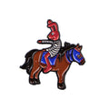 Rote-Häschen-Reiten-Pferd-Anstecknadel